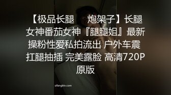   绿帽淫妻 你孩子多大了 上初一 行啦 歇会儿 我受不了了 聊完再操 老公和男子没完聊天老婆生气了