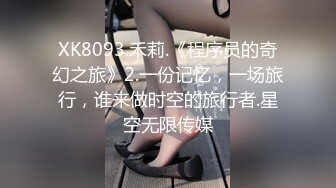  四男战一女，露脸足交操逼，上下齐入，日本群P的剧情换着对着脸打飞机