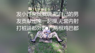 清纯导购员白虎妹子被客人调戏，在试衣间扒光衣服各种姿势