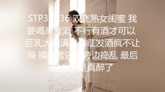 甜美大学生露脸精彩大秀直播诱惑，肤白貌美好身材听狼友指挥揉奶玩逼，塞着跳蛋自慰尿尿