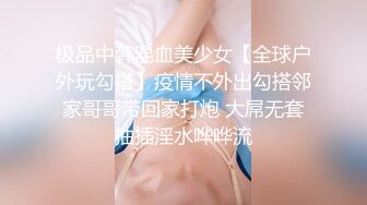 苗条妹子白嫩粉木耳戴套男上姿势狂插肛门，前面用道具，前后双插