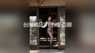 【新片速遞】离异单身少妇自己在家大秀直播诱惑狼友，全程露脸道具自慰浪荡呻吟表情很骚，逼逼淫水好多看着都发亮好骚