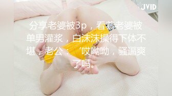   童颜巨乳看的我也心痒痒，偷拍模特身材艺校美女被纹身猥琐男掰腿侧入内射