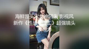 商场女厕偷拍背包职业装美女的小嫩B