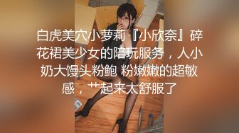 出租房房东偷拍考大学陪读的妈妈和女儿洗澡,看看母女俩的身材有什么不一样