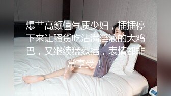 眼镜双马尾鞭子妹子，全裸自慰特写粉穴一线天，近距离特写