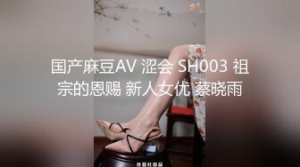 大哥冒死进入女厕偷拍到了几个极品长腿妹子，激动的手抖