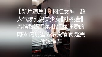  淫娃女友黑丝情趣全程露脸跟狼友发骚互动，主动扒下男友的裤衩舔弄大鸡巴吸蛋蛋