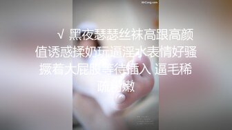 玩弄两个骚逼少妇，丝袜情趣揉奶抠逼口交足交，把手绑起来各种爆草抽插浪叫