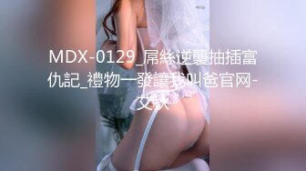 偷窥美容院，熟女阿姨跑来丰胸，按摩乳房，那叫一个舒服，两个技师一人揉一边，清晰对白！