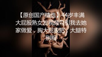  很OK的小女人全程露脸撩骚狼友，听指挥去玩弄哥哥的大鸡巴，冲洗干净舔鸡巴舔蛋