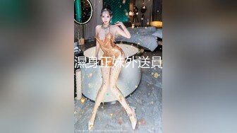  小胖哥大战轻熟女,里面穿的连体网袜太骚了