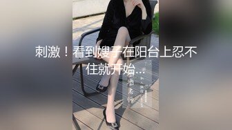 商场女厕全景偷拍制服女职员的微毛小黑鲍