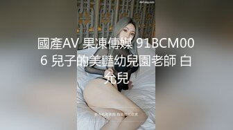 高颜值大眼萝莉美眉 超级粉嫩 操的小粉穴直流淫水 最后内射无毛粉鲍鱼 这表情看着太诱惑了