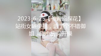 红唇性感翘臀美女开档丝袜包臀裙自慰诱惑，揉捏奶子张开双腿掰穴自摸，翘起屁股假吊抽插，高潮出水非常诱人