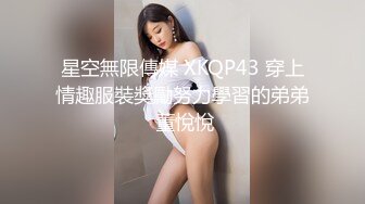 肉嘟嘟的妹子丰满吊钟大奶子掰穴自慰，闺蜜再旁