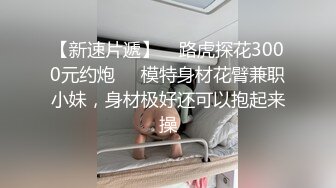 天太热爬窗偷窥??楼下的美女洗澡