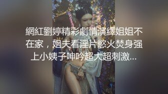 饥渴难耐的少妇在家里自慰