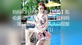 跟随抄底美女 屁屁真性感 小内内卡的真紧