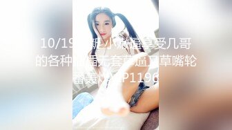 两个小姐妹玩的正嗨的时候来了一位男生开始3P