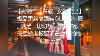 【新片速遞】 诱人的黑丝小少妇露脸让小哥打着奶炮直奔小嘴口交大鸡巴，无套抽插各种姿势蹂躏爆草，双腿夹紧小哥鸡巴射精