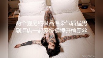  大晚上和帅哥男友到野外车震，用湿巾擦拭尿道然后打飞机撸硬，卖力深喉女上啪啪后入打桩爆到嘴里