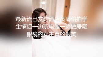 小妹妹骚姐姐全程露脸大秀直播，跟狼友互动撩骚，伸着舌头要舔狼友大鸡巴，揉奶玩逼道具抽插让姐姐吃奶子