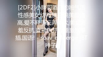 大耳环很有韵味美少妇寂寞肚子在家自慰，脱掉衣服内裤摆上假屌，地上骑乘上下套弄，插完逼逼再插菊花淫荡