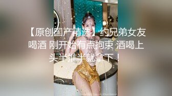   长相非常甜美的邻家妹子，脱光衣服显露出顶级身材，数一数二的极品蜜臀