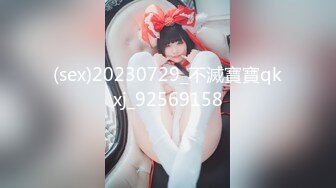 【新速片遞】 超正点的妞子，开档黑丝诱惑前面露脸，精彩大秀直播，逼逼粉里透红，道具抽插骚穴浪叫呻吟，撅着屁股求插