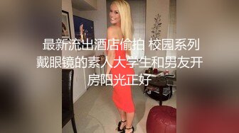 美女主播亲自示范黄瓜除了吃还可以用