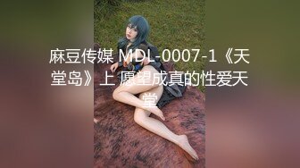 【小姨子】骚浪的邻家姐姐露脸跟夫妻一起玩双飞，奶子不小给鸡巴舔硬后站着被后入爆草，猛男轮草两女真带劲