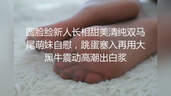  清纯中带一点骚，全程露脸无毛白虎逼，让大哥亲着小嘴，吃鸡巴又舔蛋胀满小嘴