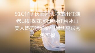 性感粉色长裙少妇啪啪，穿上连体开档丝袜舔弄口交抽插猛操