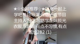 珍珠内裤开档黑丝露脸小甜心跟大哥激情啪啪，埋首胯下口交大鸡巴