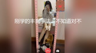 小萝莉放学不回家，在操场给男朋友口交，被男朋友后入内射