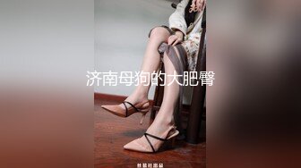 爆乳粉穴眼镜美妞，全裸双指扣逼，真的很敏感，白浆不断流出，搞得小穴湿湿