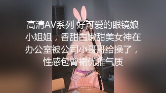 破解家庭摄像头偷拍❤️校服哥偷看妈妈换衣服，全裸跳抖奶舞放假在家还跟妈妈一起睡觉