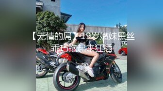 抠逼超带劲的小女人，全程露脸红肚兜诱惑，高潮冒白浆奶子自己要抓爆，奶头叼着要撕烂，精彩刺激淫声荡语