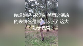 商场女厕全景偷拍唇红齿白牛仔短裤小美女不高兴板着脸