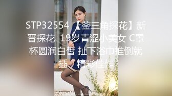 良家小阿姨全程露脸跟狼友互动撩骚，在狼友的指挥下脱光了诱惑狼友，揉捏骚奶子互动骚逼看特写刮逼毛真刺激