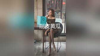 虽然带了口罩，还是能辨别绝对是美女，鲍鱼很美，主动掰穴里面很粉