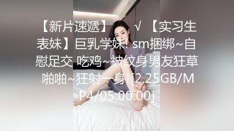 发现性感短裤小姐姐抚摸修长美腿舌吻调情69姿势口交扣穴