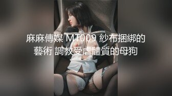 帅气纹身小哥哥无套后入妖艳欧美大妞，摩擦外阴暴力快速抽插哥哥喝淫水