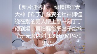 〖便器女神❤️母狗调教〗“求求爸爸操母狗” 女神为了求操甘愿被抽耳光打屁股，玩到一半两个小萝莉 情不自禁的吻在了一起 (2)