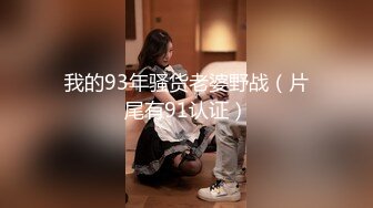 《居家摄像头破解》中年大叔先看一下小视频助助性再和美女老婆来一炮