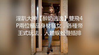  萌萌哒的小美女榨汁夏，跪在地上吃男友的鸡巴，小嘴巴吸进吸出，真得劲！