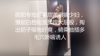 淫荡反差小女仆 极品美少女穿上可爱女仆装服务金主爸爸，振动棒紫薇爽的尿屁不停，娇小身材被爸爸抓紧双手后入