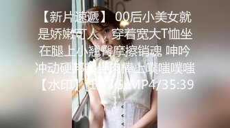 无毛馒头逼骚女跟好姐妹一起4P小哥哥，全程露脸让小哥各种抽插爆草浪叫呻吟，镜头前轮流展示精彩刺激不断