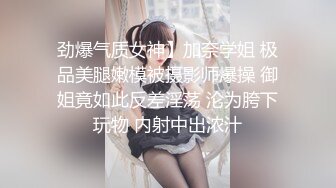 热辣的女仆在上班的第一天就引诱她的老板